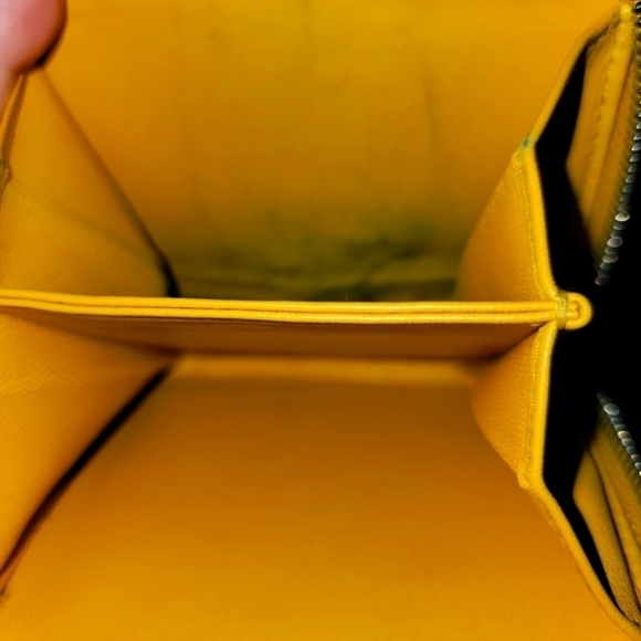 Authentic Miu Miu Zip Wallet - Picture 8 of 10